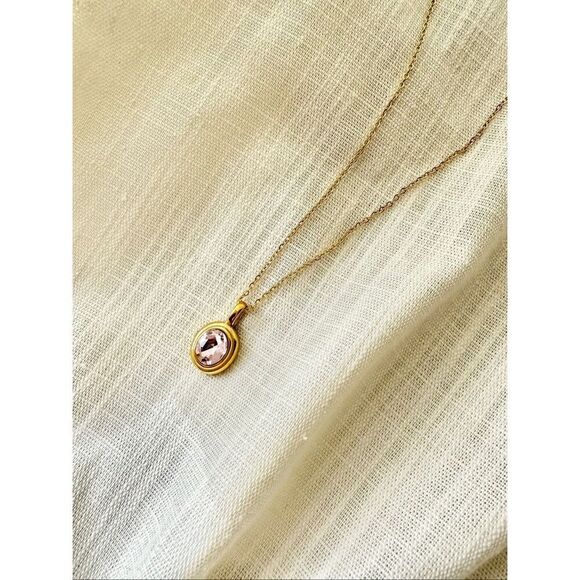 Light pink oval pendant necklace - Picture 3 of 3